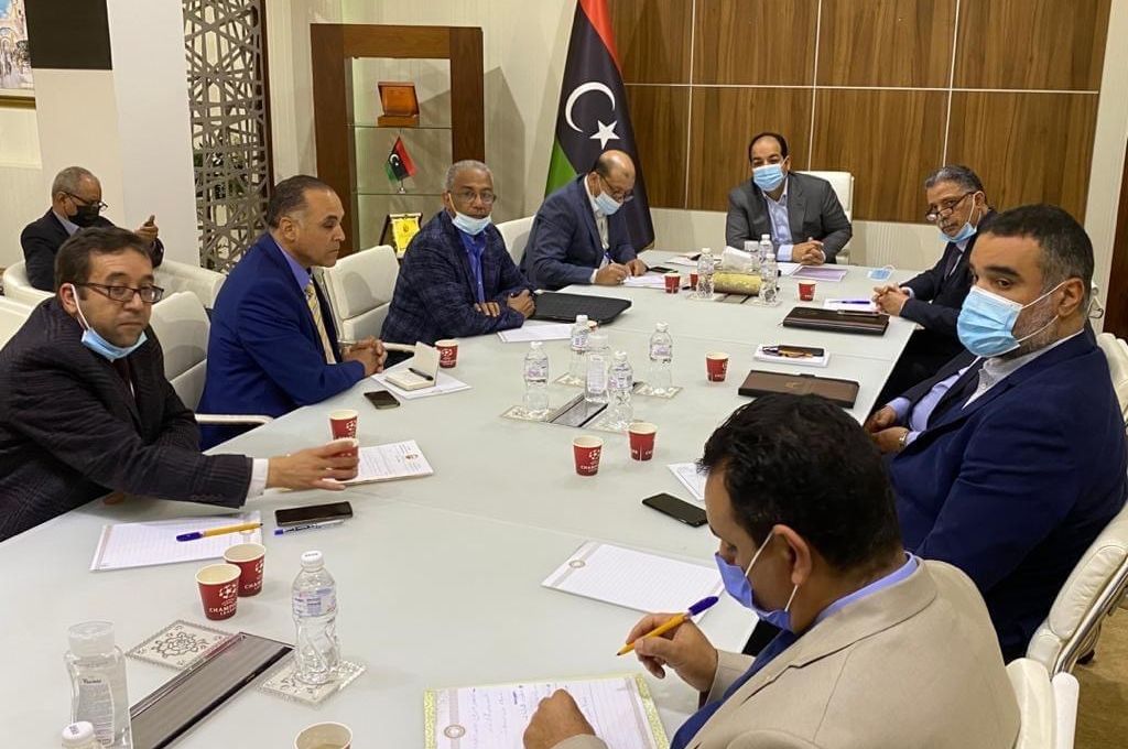 معيتيق يبحث مع عدد من المسؤولين توحيد قطاع المواصلات