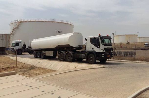 الوقود بين اتجاهين .. دعم فاتورة الحرب وإثراء بارونات التهريب