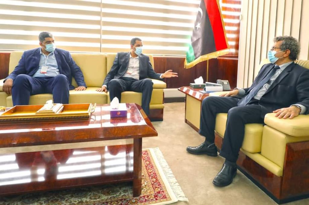 وكالة إيطالية : إصابة صياد إيطالي بعد إطلاق خفر السواحل الليبي النار على القارب