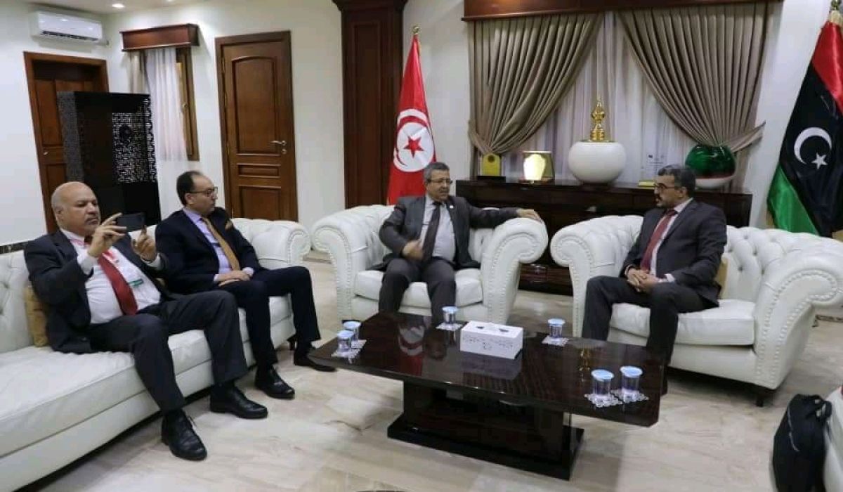 وزير الحكم المحلي يبحث سبل التعاون المشترك مع وزير التجهيز والإسكان والبنية التحتية ووزير الشؤون المحلية والبيئة بالإنابة التونسي