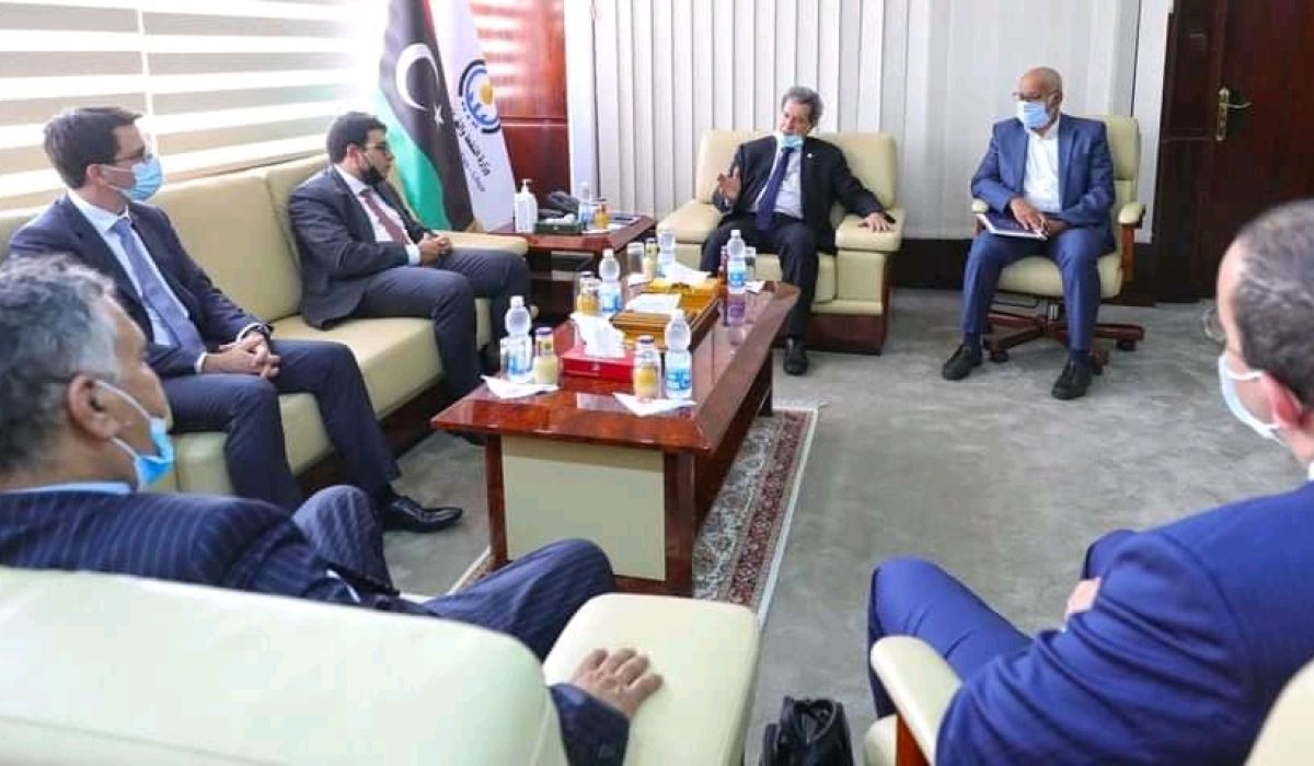 وزير النفط والغاز يبحث سبل التعاون المشترك مع شركة شل العالمية