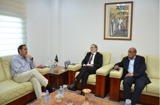 صنع الله يجتمع مع رئيس لجنة متابعة المؤسسة الوطنية للنفط بمجلس النواب