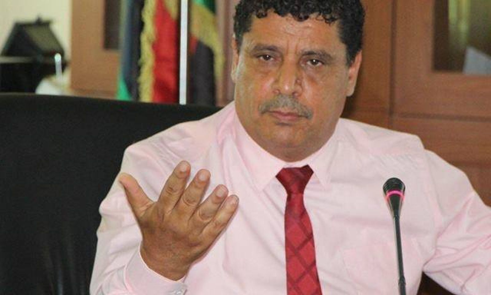 حبارات يكتب: كيف أضاعت حكومتي الوفاق والوحدة فرصة إستعادة الدينار لقوته؟