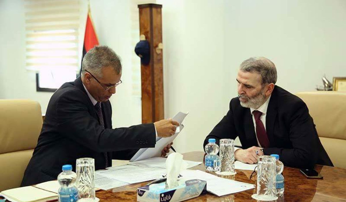 صنع الله يناقش الاستعدادات  لتشغيل مصانع شركة رأس لانوف