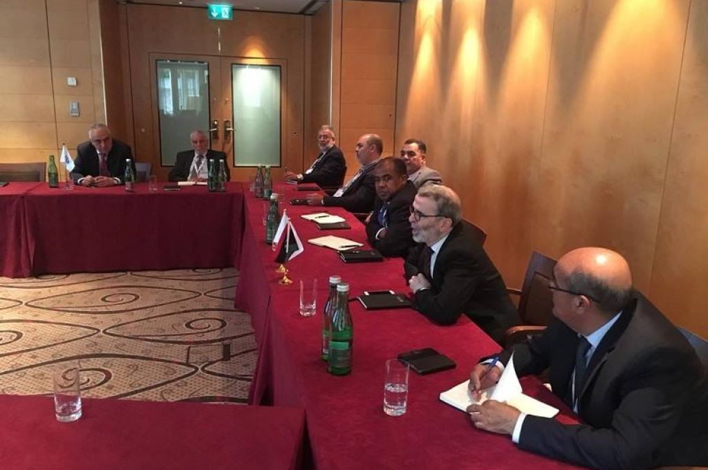 معيتيق يمهل شركة الخدمات العامة عشرة أيام لتنظيف طرابلس بعد استئناف العمل في مكب أبوسليم