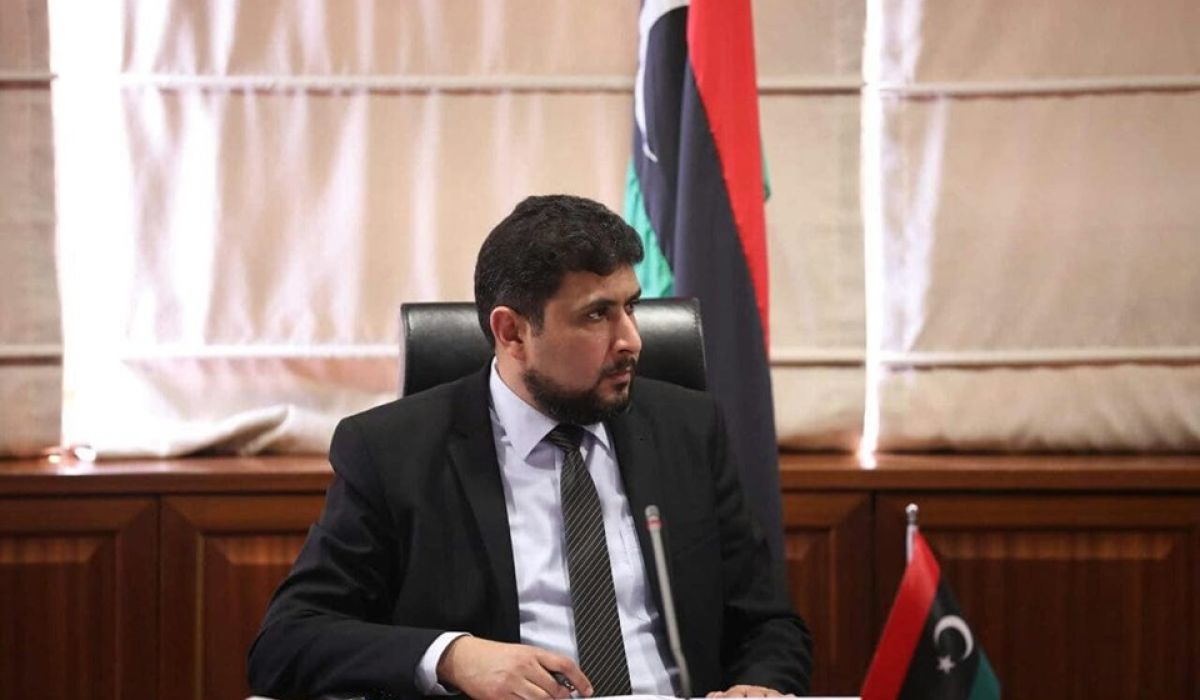 وزير المالية بحكومة الوفاق يجتمع بمسؤولي مصلحة الجمارك
