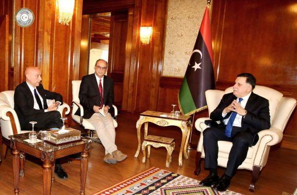 إمكانية عودة حركة السيارات بين مصر وليبيا قريبا
