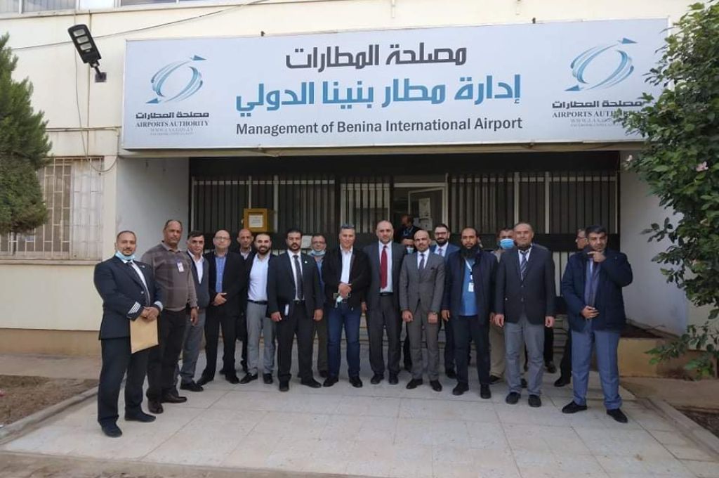 "الدبيبة" يستلم بطاقة تحصين من مدير عام المركز الوطني لمكافحة الأمراض