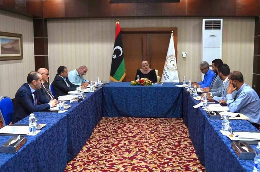 خاص.. مخالفاً لتعليمات الديوان.. "بن عياد" يستبعد الجيل الجديد ويكلف شركة روافد الخاصة بتنفيذ المشاريع بالحقول النفطية .. وهذه التفاصيل ￼