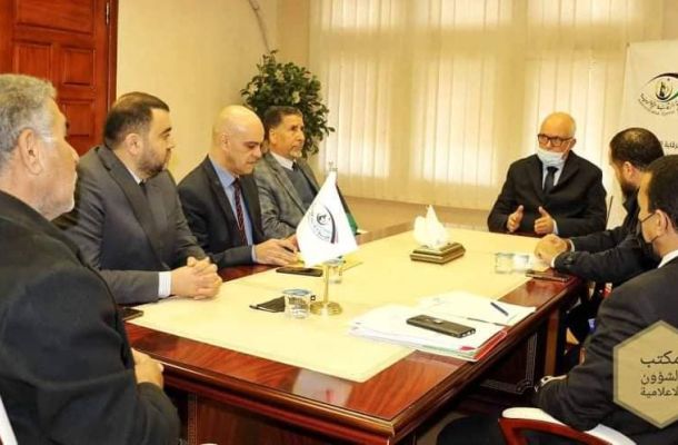 "عون" يستلم مراسلة من الإتحاد العام إلى الحكومة بخصوص كافة مطالب العاملين بالقطاع