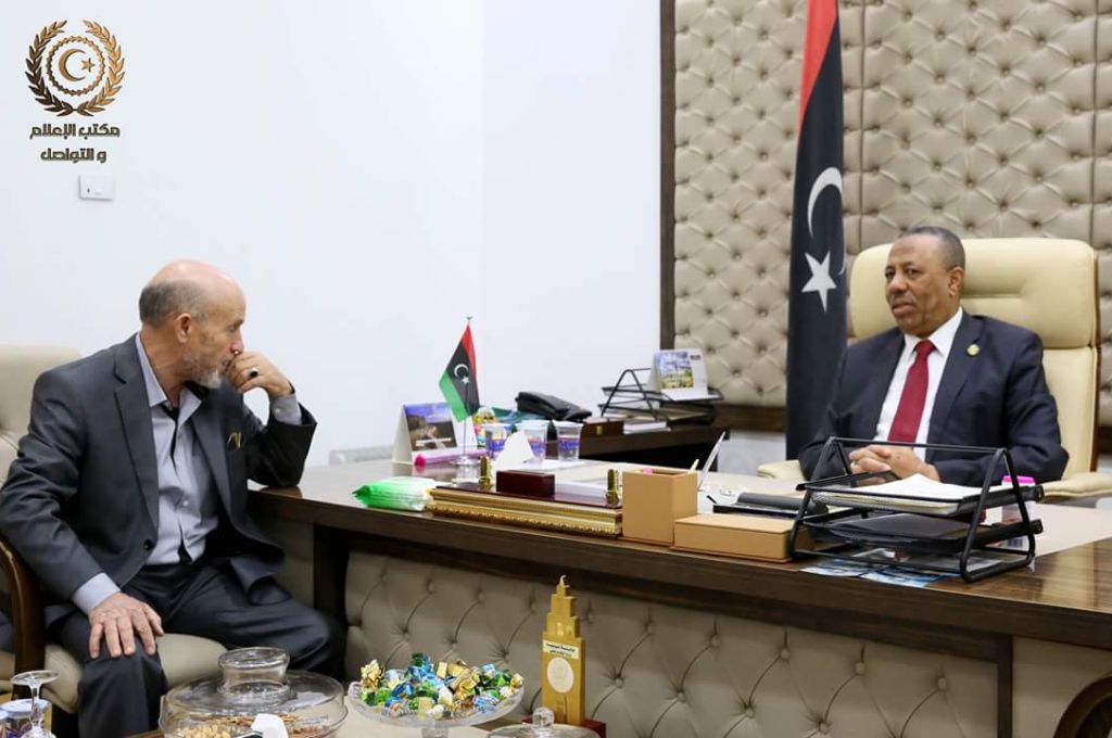 رويترز : مؤسسة النفط ببنغازي تتعهد بإرسال أموال بيع النفط لمركزي البيضاء