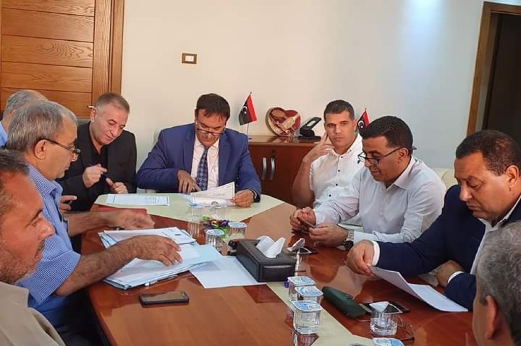 شركة الجوف النفطية تستلم طلبية مواد كيماوية بمخازنها
