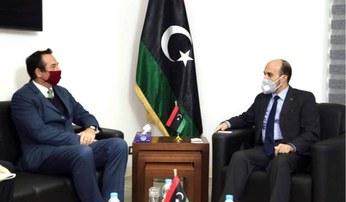 "عماري زايد" يناقش مع سفير المملكة المتحدة تسريع إجراءات حصول الطلبة الليبيين للدراسة في بريطانيا على التأشيرة بشروط ميسرة