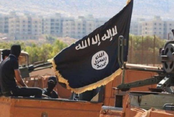 الوقود بين اتجاهين .. دعم فاتورة الحرب وإثراء بارونات التهريب