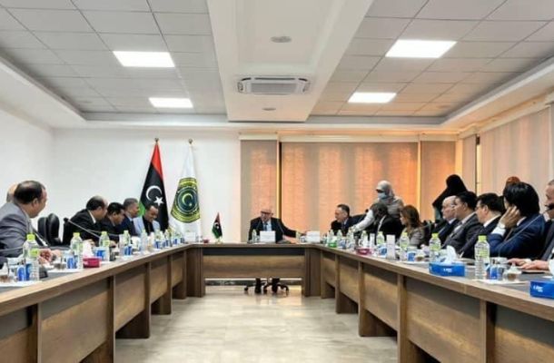 "المنفي" يستقبل رفقة عون أمين منظمة الدول المصدرة للنفط.. وهذه التفاصيل