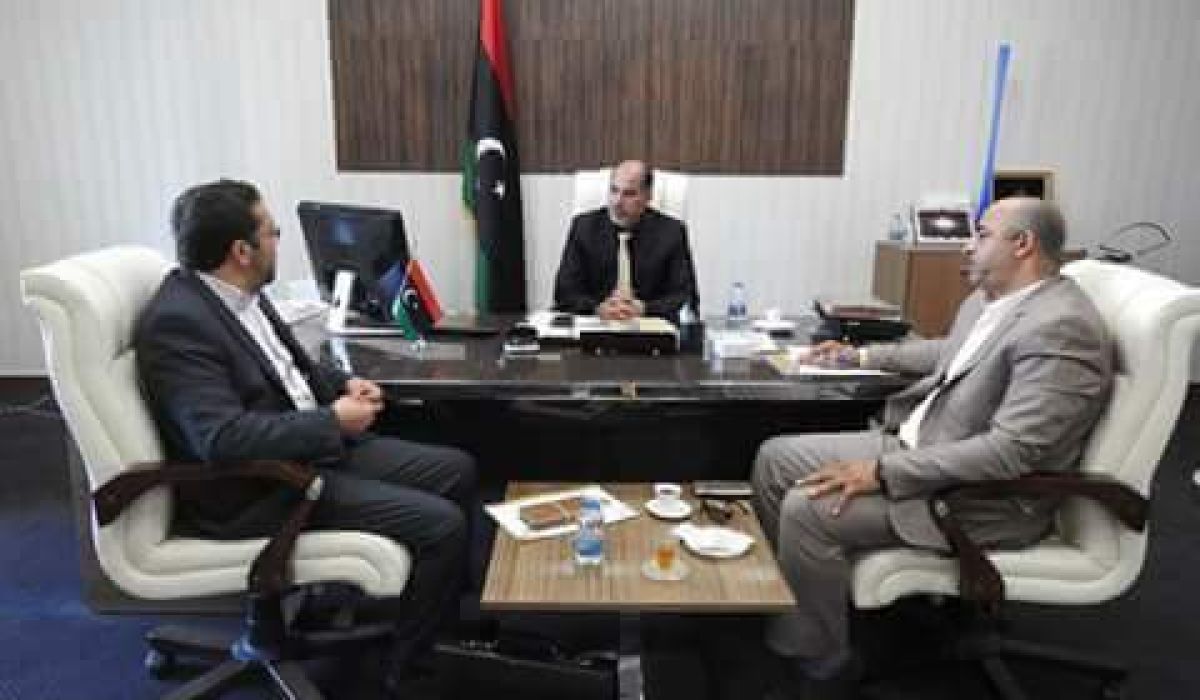 وكيل وزارة المواصلات يطالب المجلس الرئاسي بتوفير مخصصات مالية لصيانة الطرق