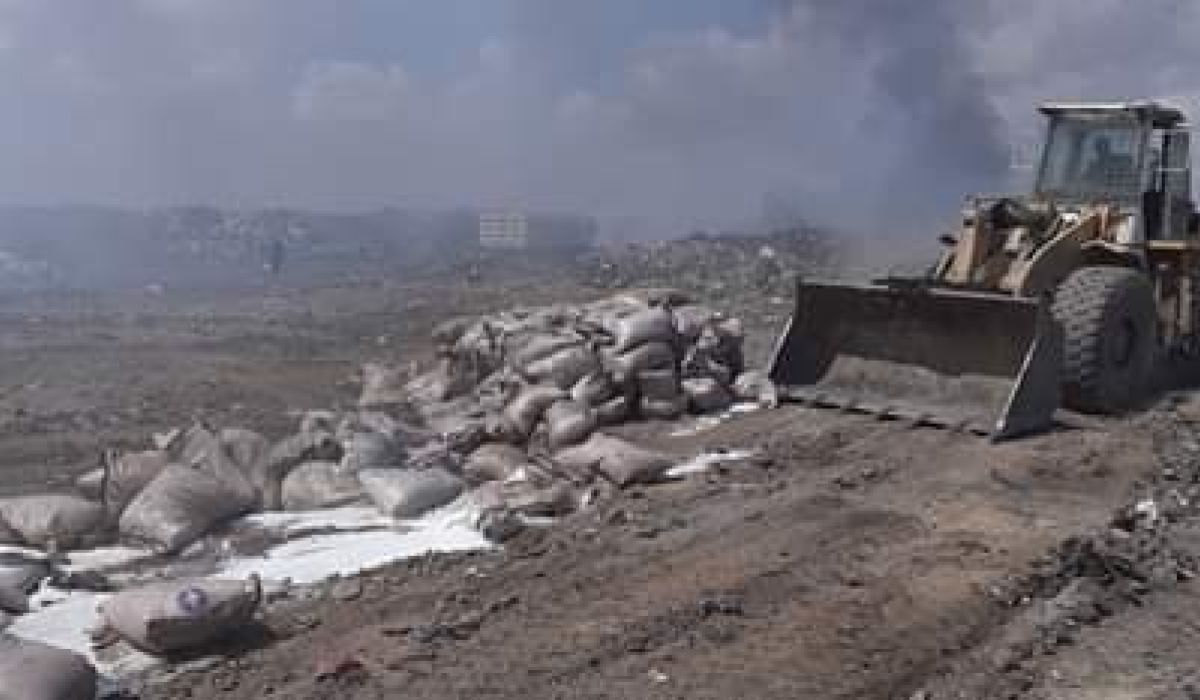 الجمارك تُتلف كميات من أكياس السكر غير صالحة للاستهلاك البشري