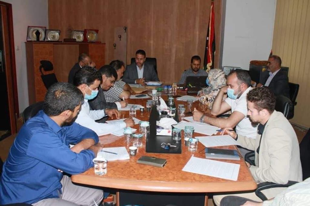 رئيس المجلس التسييري لبلدية بنغازي يجتمع مع نائب رئيس اللجنة الدولية للصليب الأحمر لمناقشة المشاريع التي تقوم بها اللجنة