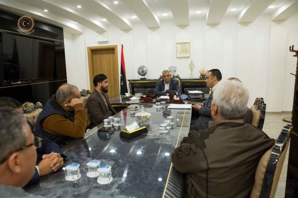 "القطراني" يبحث كيفية حلحلة المشاكل التي تواجه شركات الخدمات العامة للنظافة