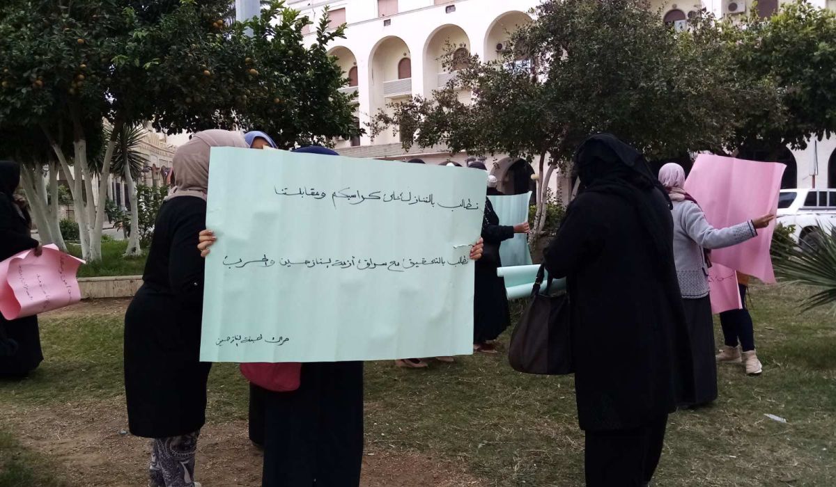 نازحون يتهمون لجان الأزمة بسرقة أموالهم