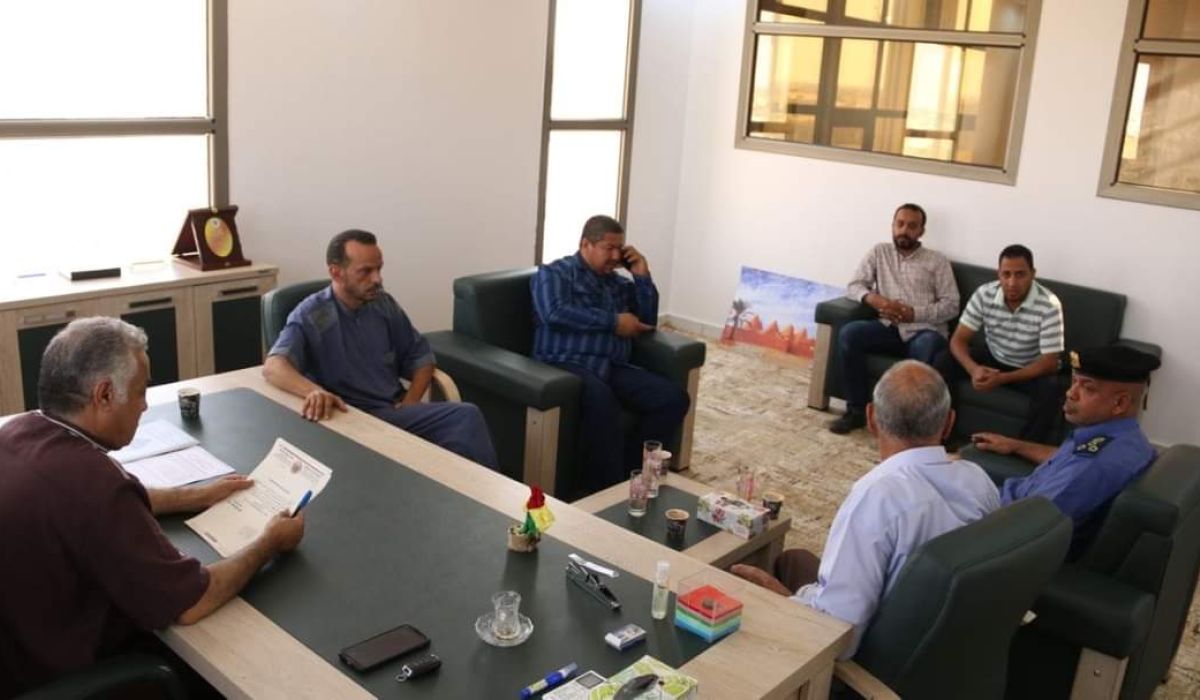 بلدي أوجلة يبحث امكانية إجراء تطعيم لقاح كورونا لأصحاب المحلات التجارية
