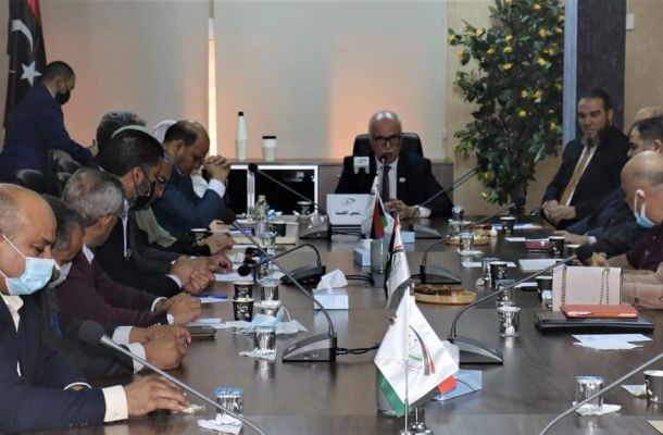 الإسكان والتعمير تناقش المشاريع المتعاقد عليها بمدينة الرحيبات وكيفية إعادة تفعيلها