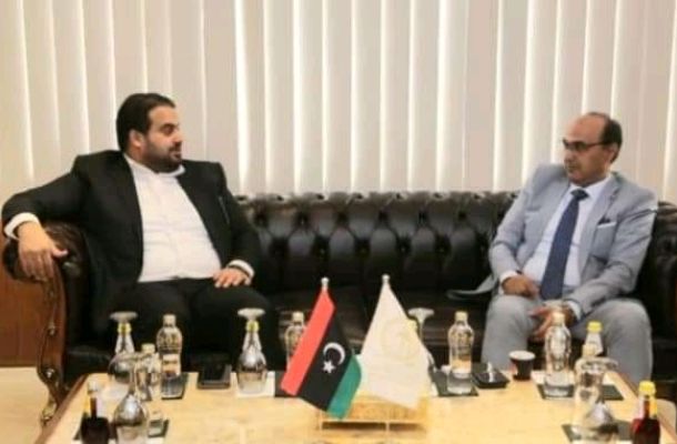 تعبئة إقرار الذمة المالية من قبل مدير الادارة الفنية بمستشفي الحروق والتجميل طرابلس