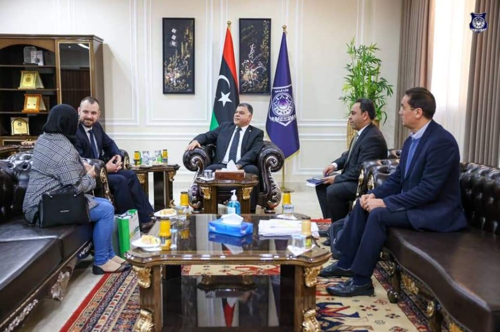 المالية تعلن عن تسليم أذونات الصرف الخاصة بمرتبات شهر يناير