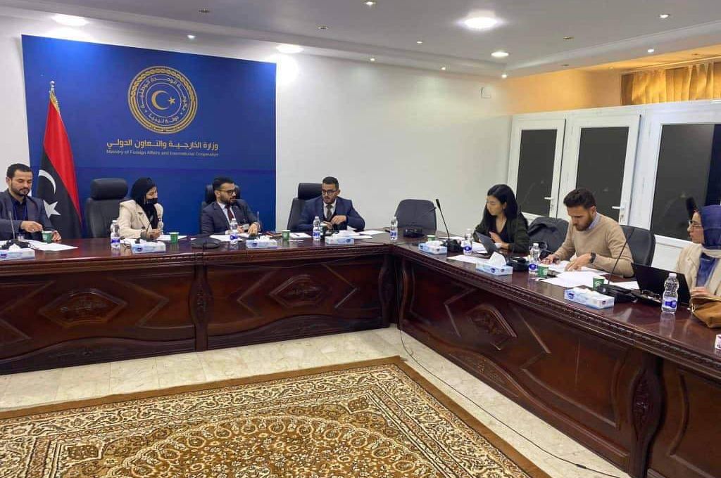 الحكم المحلي تعقد اجتماع تشاوري لمناقشة تعزيز دعم المشروعات الصغرى والمتوسطة وريادة الأعمال بالبلديات