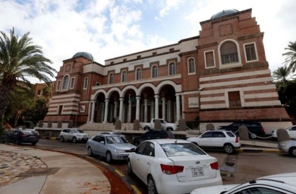 خاص.. المركزي يبدأ خطوات إصلاح جذرية في الإدارات المصرفية.. وإعفاء مدير عام مصرف الجمهورية بعد عقد من شغله للمنصب