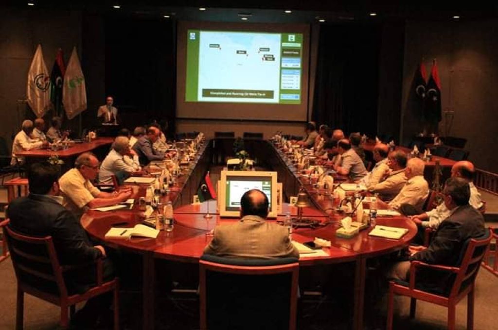 عميد بلدية غات يكلف مهندسين لإعداد دراسة حول الطرق الرئيسية بالبلدية
