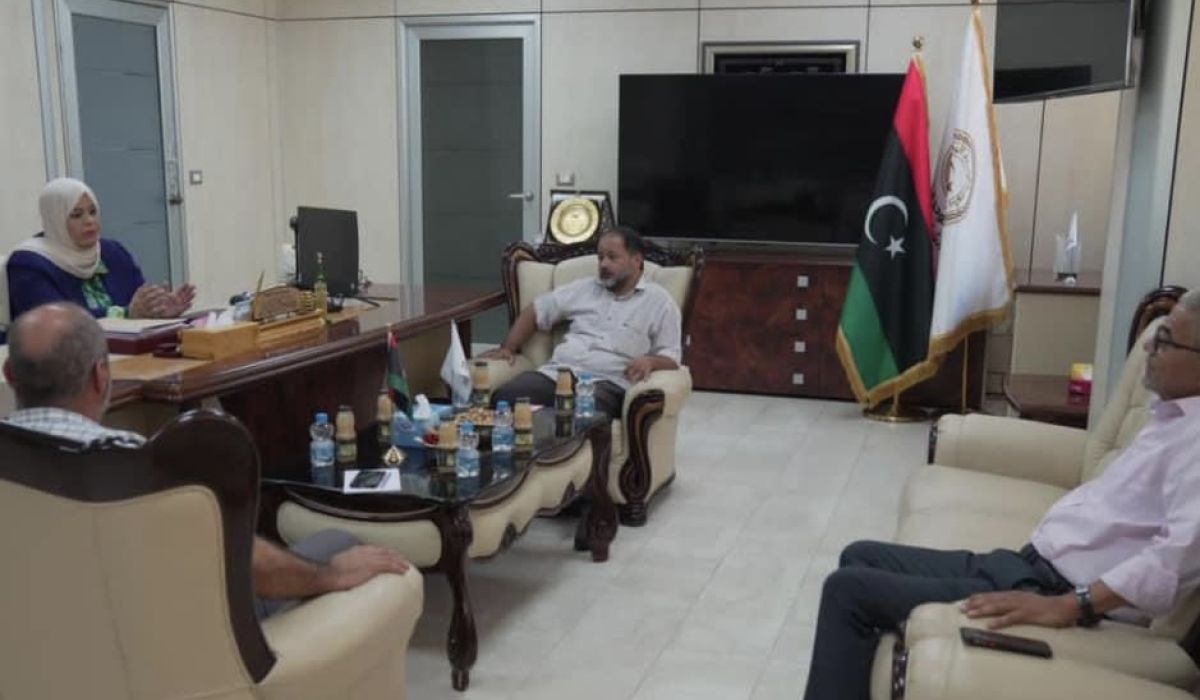 "الكيلاني" تقوم بمتابعة عمل الوزارة وآلية تنفيذ منحة الزوجة والأولاد