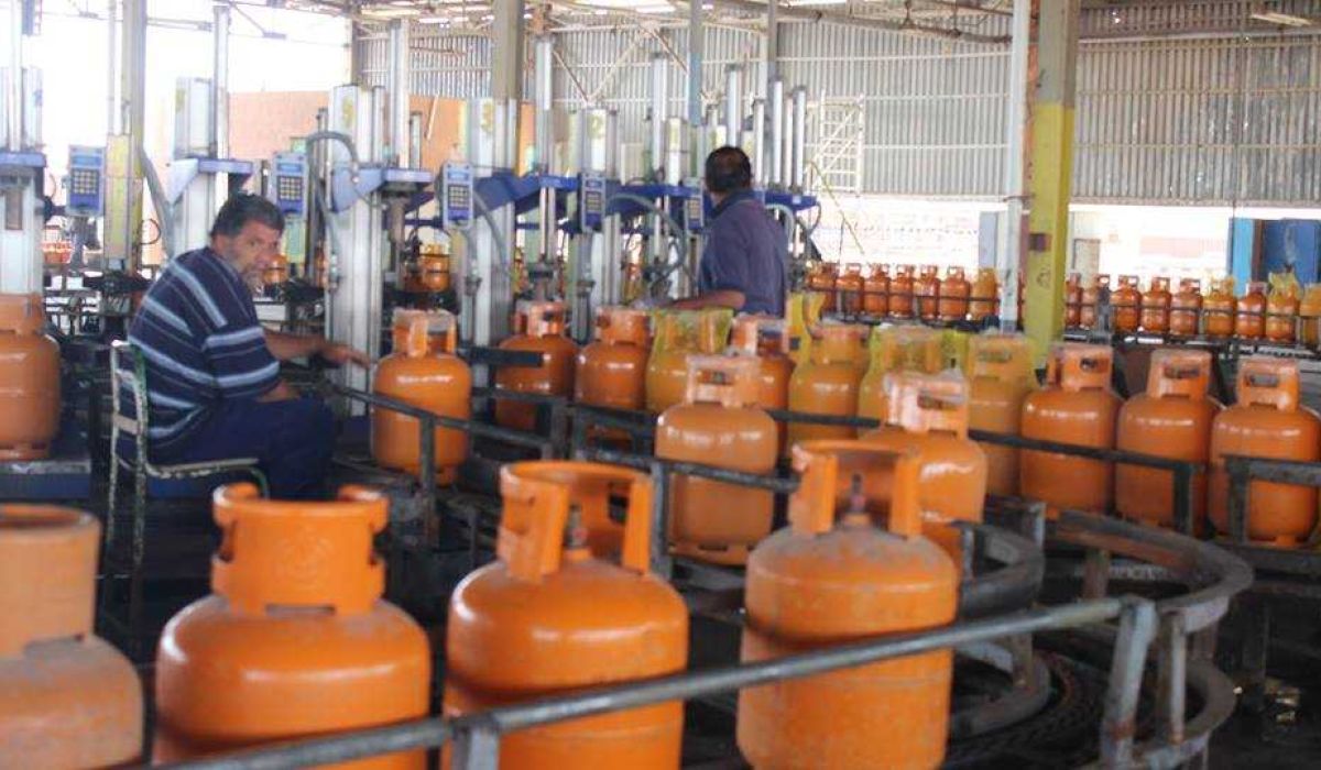 فتح مركز مستودع طريق المطار للغاز للمواطنين