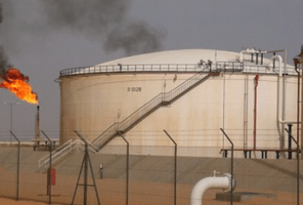 تضارب المصالح الخارجية يؤجل إعادة إنتاج النفط ويضاعف الخسائر