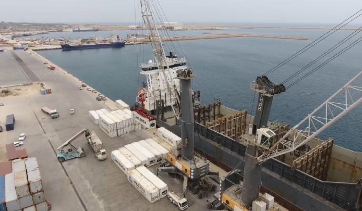 ميناء الخمس يستقبل 546 حاوية بضائع و39 ألف طن من الحبوب