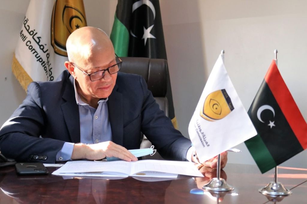 المنفي يعتمد عدداً من السفراء الليبيين بالخارج