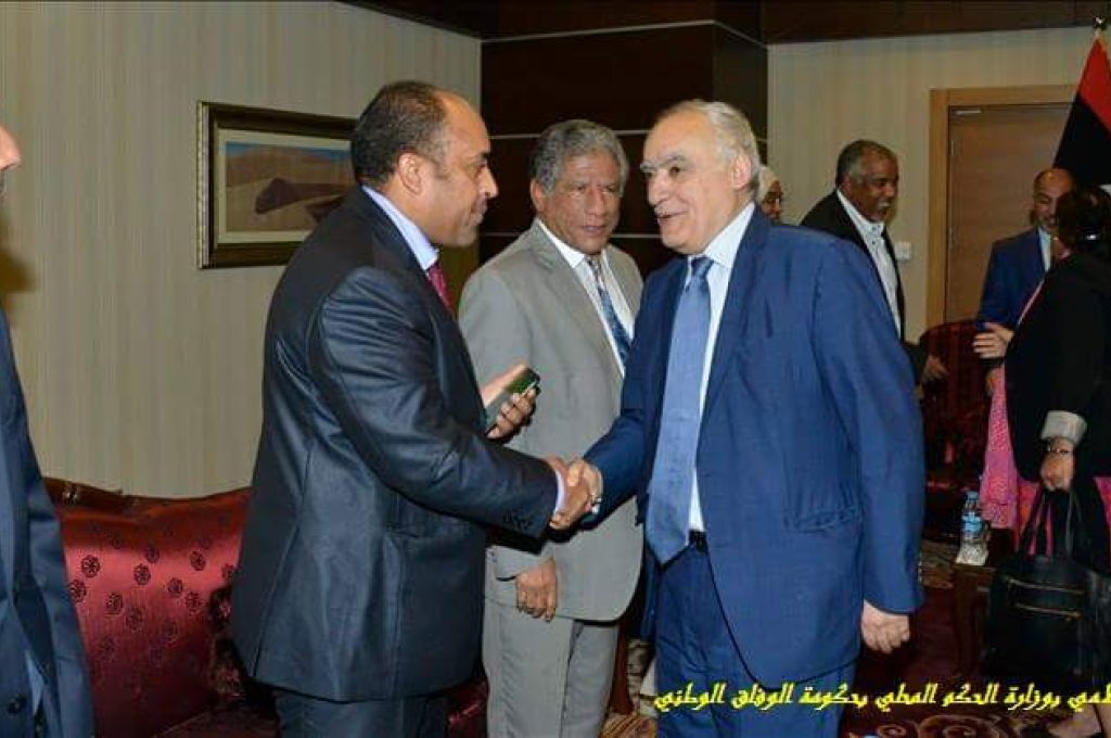 عميد بلدية سرت يزور المدارس بالمدينة ويتعهد بتوفير الاحتياجات الضرورية
