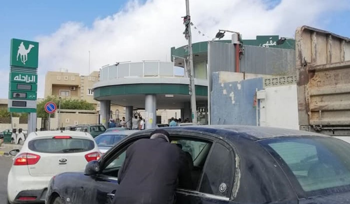 رغم تأكيدات البريقة لازالت أزمة الوقود في ارتفاع