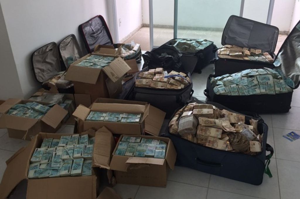 السراج يبحث مع وزير المالية تمويل مرافق وخدمات بالمنطقة الشرقية