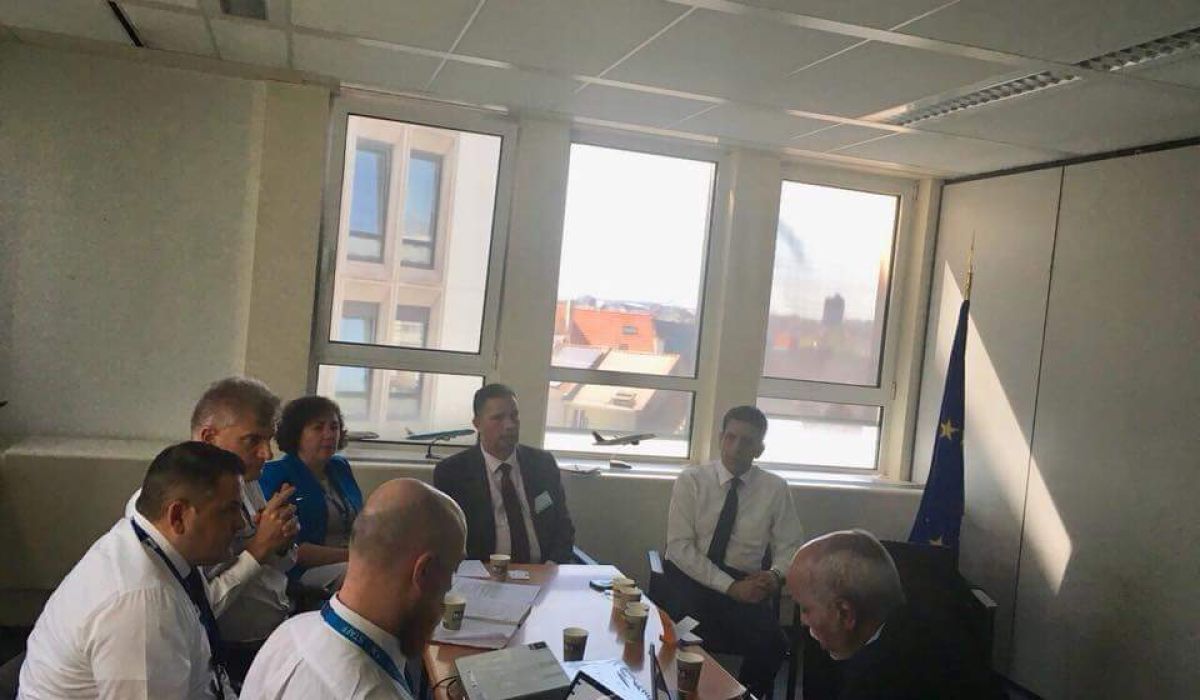 وزير المواصلات يناقش مع أعضاء السلامة الجوية الأوربية تحسين وضع السلامة الجوية في ليبيا