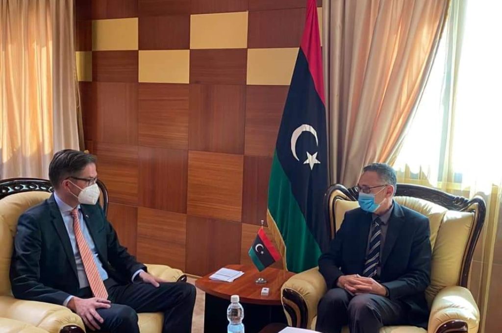 مدير الإدارة العامة لأمن السواحل يجتمع مع المندوب الأمني الإيطالي لدى ليبيا