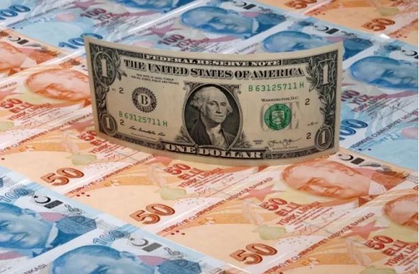 أصوات قانونية وبرلمانية وإعلامية تعتبر توقيف وزير النفط "محمد عون" استهدافاً لمواقفه الرافضة لعقود التفريط في ثروات الليبيية
