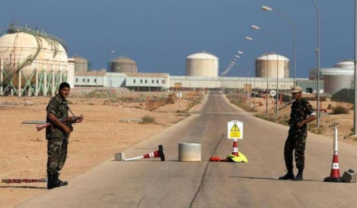 "الوطنية للنفط": مسلحون تابعون لحرس المنشآت النفطية ومرتزقة أجانب أطلقوا أعيرة نارية وقذائف آر بي جي بميناء رأس لانوف