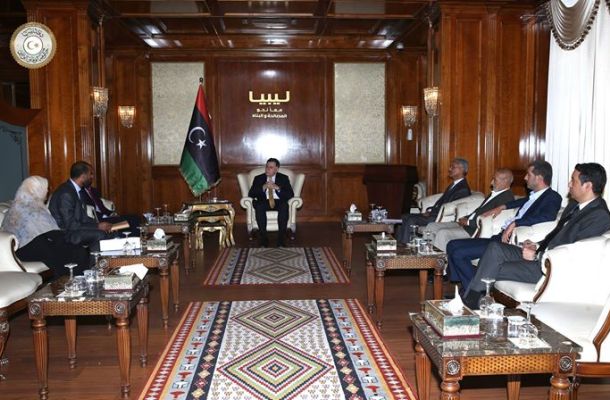 جولة ميدانية لرئيس شركة الجوف للتقنية النفطية