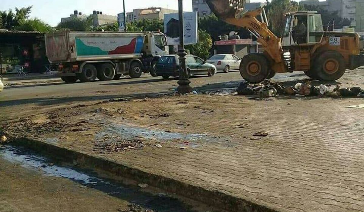 بلدية بنغازى تنفذ حملة التخلص من مخلفات عيد الأضحى المبارك.