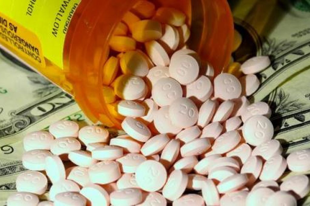 وزير العمل بحكومة الوفاق يزور مدينة غات