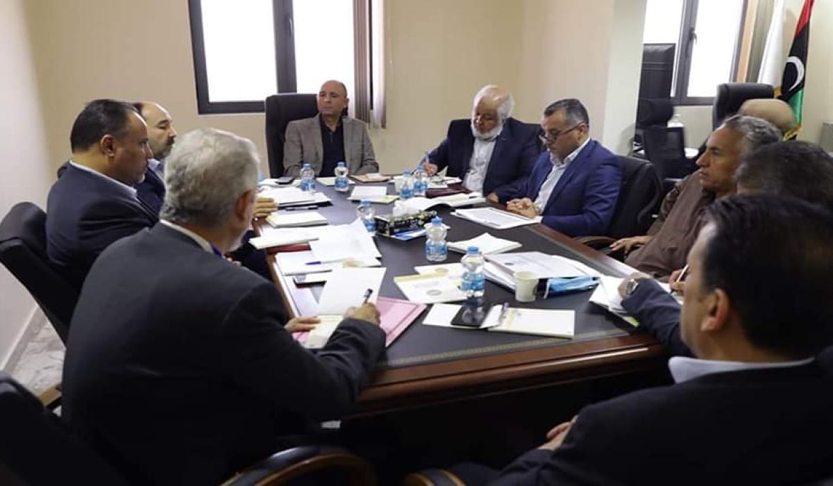 النواب بطرابلس يناقش مع الكهرباء الحلول المقترحة للشبكة خلال فترة الصيف