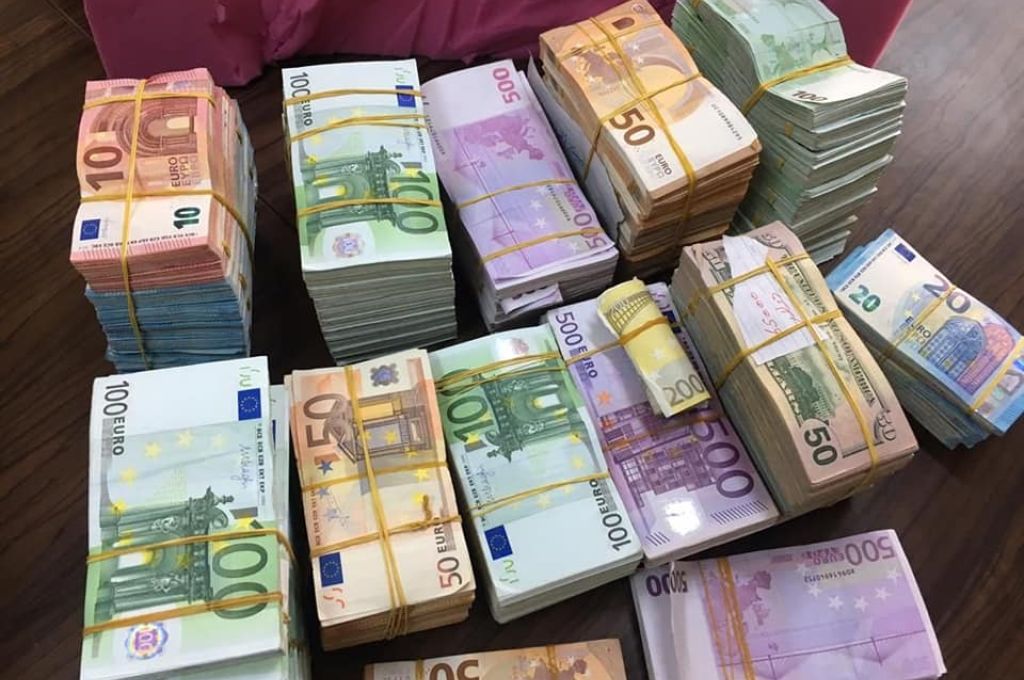 الاتفاق على إنشاء مصنع للإسمنت بمدينة نالوت بطاقة إنتاجية تصل إلى 1.6 مليون طن سنويا