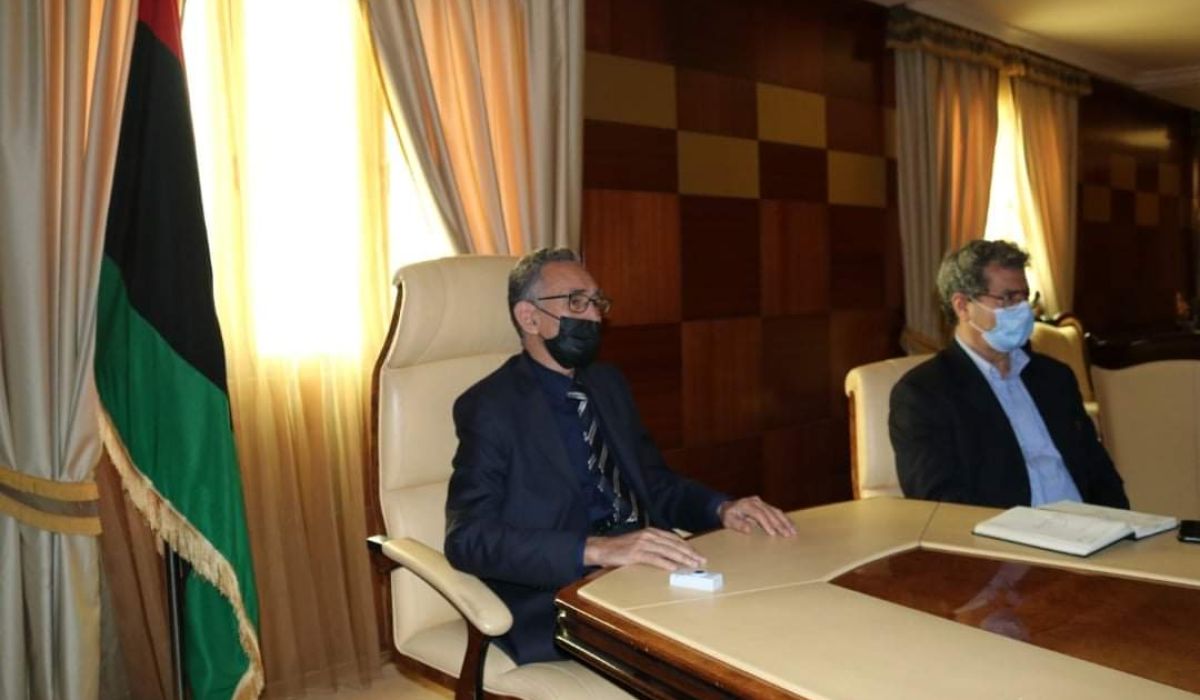 وزير الاقتصاد والتجارة يجتمع مع وزير النفط والغاز