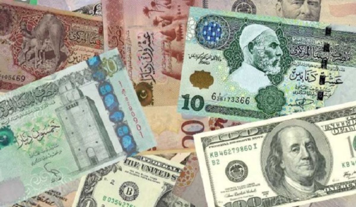تاجر عملة: لهذه الأسباب انخفض سعر الدولار